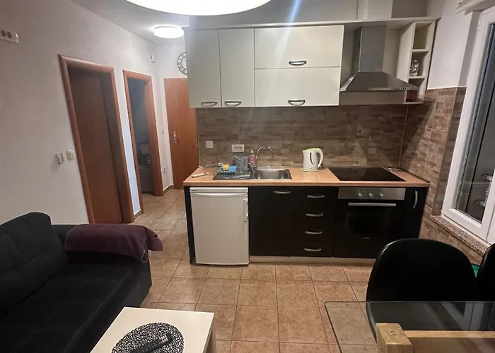 Nina Biograd Na Moru